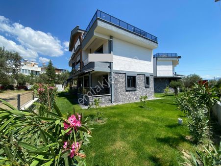 Güçlü Kardeşlerden Gürede Denize Yakın 3+1 Villa