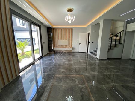 Didim Hisar Mahallesinde Lüks Sıfır Havuzlu Otoparklı 3+1 Villa!