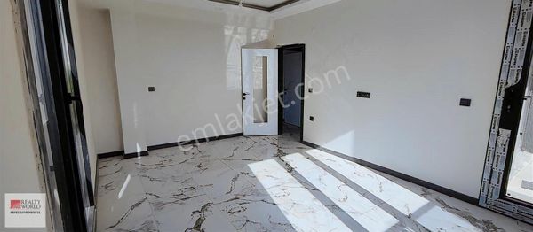 Rw Nefes' Ten Cumhuriyet Mahallesinde Kapalı Mutfak 2+1 Daire