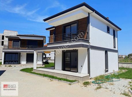 Rw Nefes'ten Altınova'da Denize Sıfır Sitede 3+1 Villalar