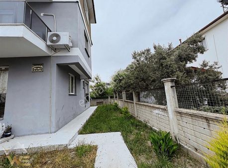 Havuzlu Bina İçerisinde Ara Katta Satılık 1+1 Daıre