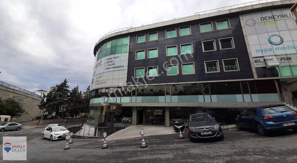 Maltepe E5 Te Satılık Plaza Katı İşyeri 220 M2