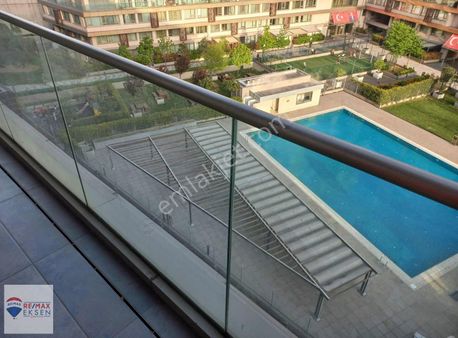 Emine Göktürk,den İnistanbul'da Kısa Katlı Havuz Cephe Boş 2+1