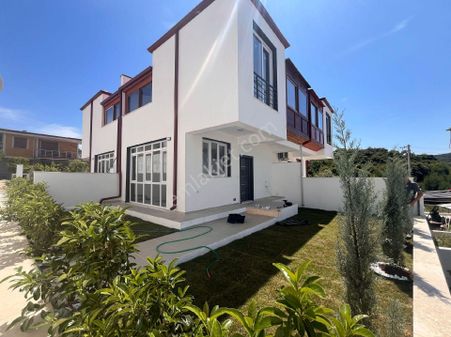 Seferihisar Ürkmez Payamlı Da Satılık 3+1 Yzlık Villa Büyük Bahçeli