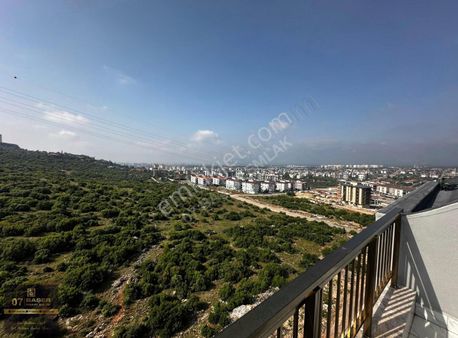 Göçerler'de Satılık Hobi Bahçeli 4+1 180 M2 6.kat Dubleks Daire