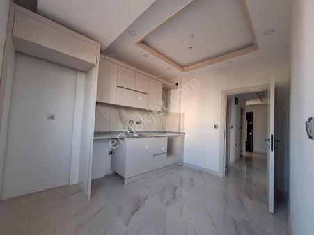 Tramvay Yakını Sıfır Asansörlü Ayrı Mutfaklı 1.kat