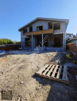 Çatalca Kalfaköy'de Arsa Tapu 286 M2 İcinde Müstakil 3+1 Ev