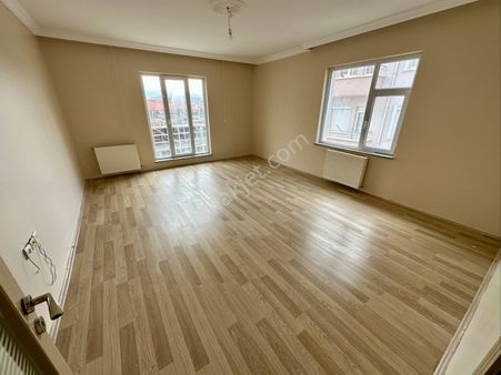 Emlakyumdan Nasuhdede Mah.atatürk Ortaokulu Yanı Giy.odalı Kilerli Arakat Satılık 3+1