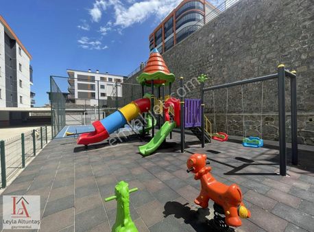 Trabzonda Yalıncakta Deniz Manzaralı Satılık 4+1