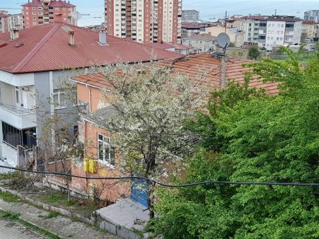 Özden Çayıroğlu'ndan Satılık Müstakil İki Katlı Bina