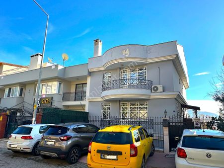 Muhteşem Konumda 4 Katlı Bahçeli Satılık 7+2 Teraslı Villa