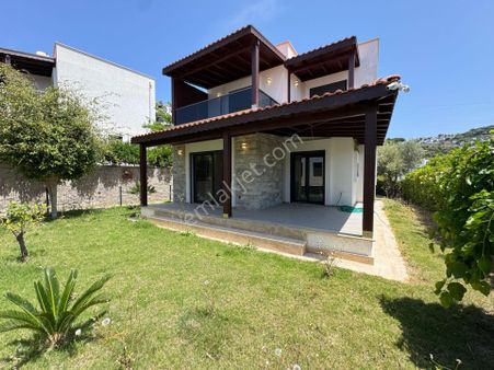 Bodrum Gümüşlük`te Denize Yürüme Mesafesin`de 3+1 Müstakil Villa