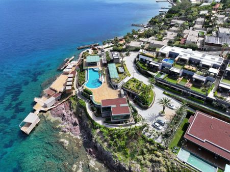 Bodrum Yalıkavak'ta Denize Sıfır Lüks Konsept 3+1 Villa