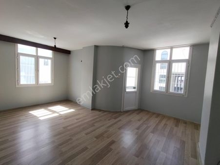 Zenitten Huzurevlerinde Satlik Daire