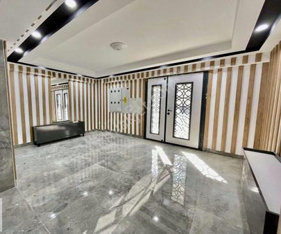 Pi Emlak’tan Çamlıca’da Geniş Sokak Bulvar Yakını Ebeveyn Banyolu