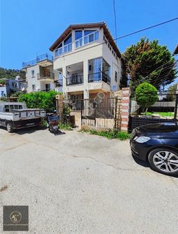 Ahmetbeyli'de Denize 300 Metre 3 Katlı Komple Bina