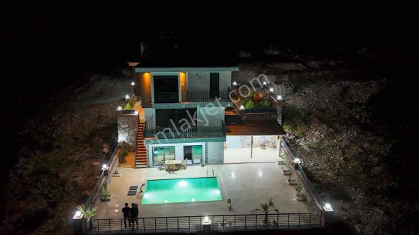 Didim Akbük’te Panoramik Deniz Manzaralı Sıfır Lüks Villa!