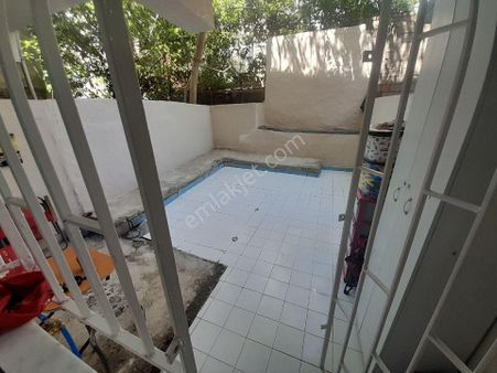 Kocamustafapaşa İlk Mektep Sok 1.5+1 Çıftcephe Müstakil Bahçeli Satilik Daire