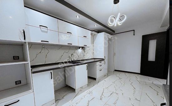 Recep Ümit Emlak'tan Kumlubel Mahallesi Esenli Caddesi Yanında Satılık Asansörlü 2+1 Lüks Daire