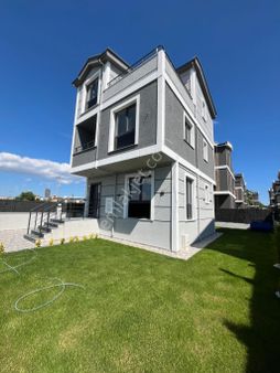 Ata Gayrimenkul,den Denize Yürüme Mesafesinde 4+1 Lüks Villa