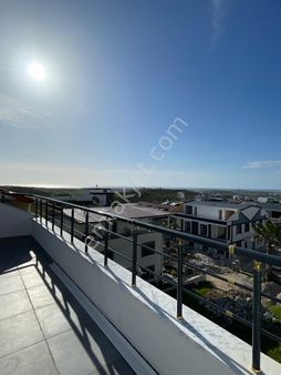 Didim Hisarda Ana Caddeye Yakın Deniz Manzaralı 3+1 Villa