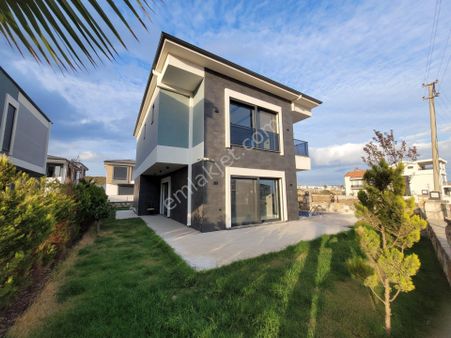Didim Efeler'de 3+1 Ve 4+1 Tam Müstakil Villalar