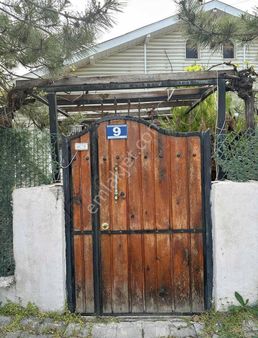 Meram Kafeler Sokağı Civarı 659 M2 Arsa İçerisi 2 Adet Müstakil