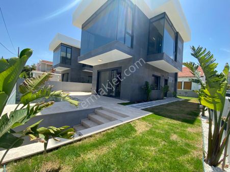 Alya Gayrimenkul’den Çeşme Şifne’de Tek Müstakil Havuzlu Satılık 3+1 Lüks Villa