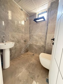 Menderes Mahallesi 2+1 Ebeveyn Banyolu Katta Asansörlü Fırsat Daire