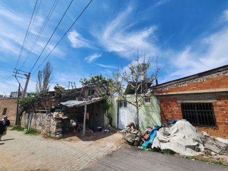 Satılık Niğde Bor Orta Mahallede Üstü 2+1 Altıt Ambar Avlu İçinde Müstakil Ev