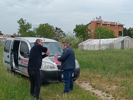 Edirköy Merkezde Yerleşim İçinde Etrafı Tel Örgü İle Çevrilmiş Satılık 278 M2