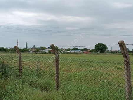 Edirköy Merkezde Yerleşim İçinde Etrafı Tel Örgü İle Çevrilmiş Satılık 278 M2