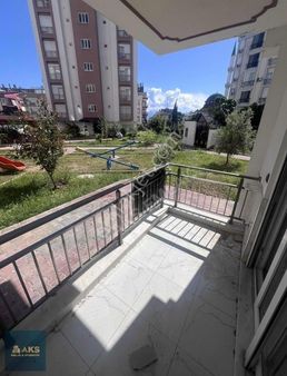 Site İçinde 3 Balkonlu 2+1 Eşyasız