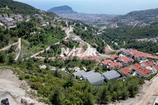 Alanya Tepe’de Satılık 1.075 M² Deniz Manzaralı İmarlı Arsa