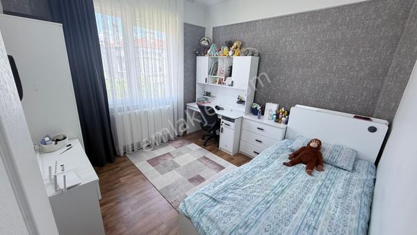 Demokrasi Üniversitesi Karşısı Beç Parkı Sokağında 3+1 Daire