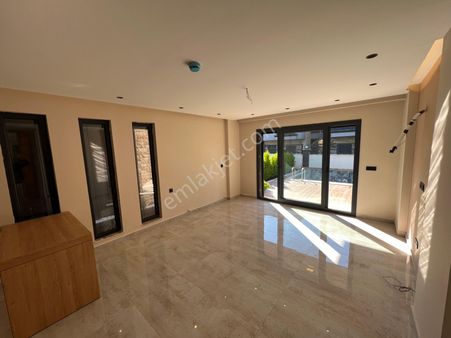 Aydın Kuşadası Güzelçamlı’da Satılık 3+1 Yazlık Villa
