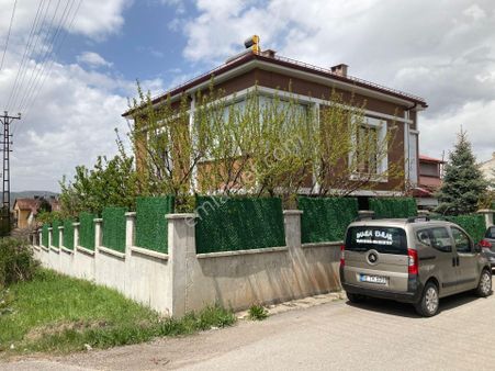 Damla Emlaktan Karşıyakada Satılık Bahçeli Ev