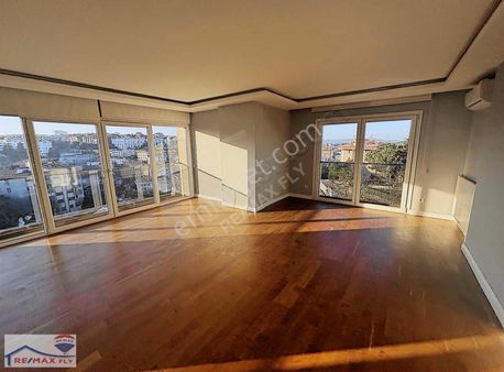 Tarabya Ferahevler'de Butik Sitede Boş 6+1 Çatı Dubleksi