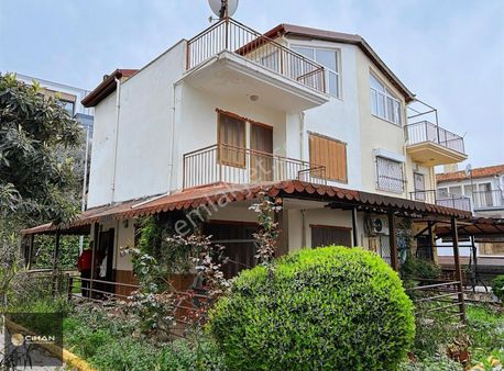 Kuşadası Kadınlar Denizi'nde Plaja 200mt Satılık Yazlık