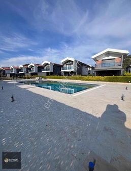 Kuşadası'nda Denize Yakın Müstakil Yazlık