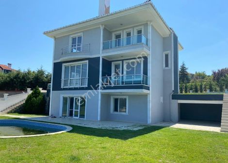 Çatalca Muratbeyde Satılık 3 Katlı Lüks Düşeş Villa No:658