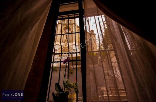 R-one Beyoğlu Tarihi Bina Yüksek Tavan 1+1 Satılık Daire-eng