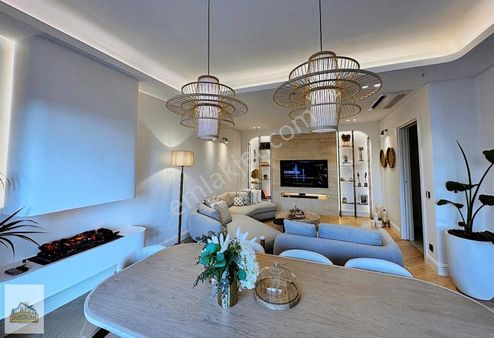 Çamlıvadi Sitesi 3+1 Mimar Dekorasyonlu Eşyasız Satılık Daire