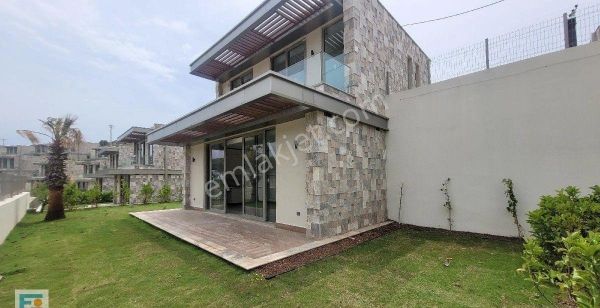 Nish Gümüşlük De Satılık Villa.