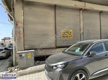 Çarşı Merkezine Yakın Satılık Köşe Dükkan