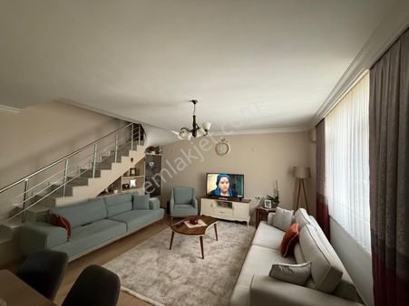 Mithat Paşa Mahallesin'de 4+1 Tripleks Satılık