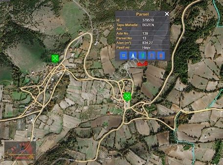 El/ya Bozen 'de Köy Merkezine Yakın 834 M2 Bahçe