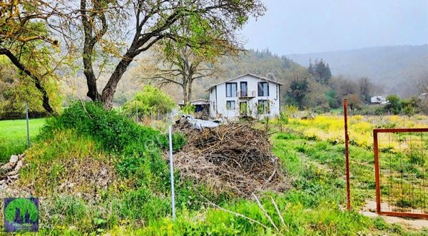 Gölcük Köyünde Yaşama Hazır 4388m İçinde 2 Katlı Ev