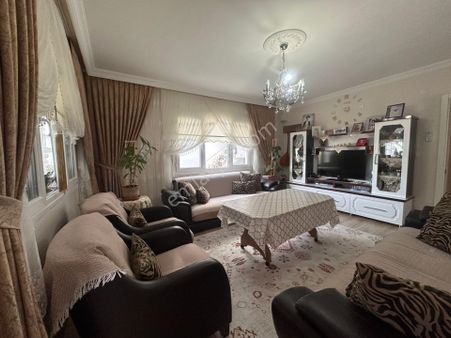 Urla Zeytinalanı Merkezi Lokasyonda Giriş Kat Daire