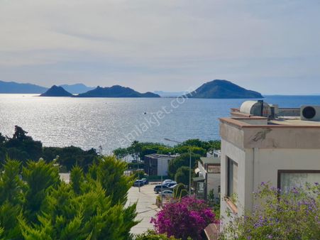 Turgutreis'te Harika Deniz Manzaralı Denize Yakın Bahçe Dubleksi Daire